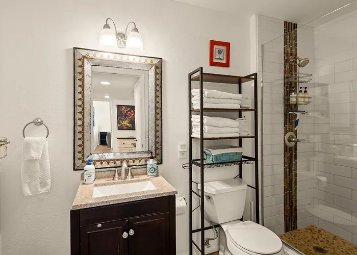 Holiday home Uptown Haven With Red Rock Views And Pet Friendly Courtyard *