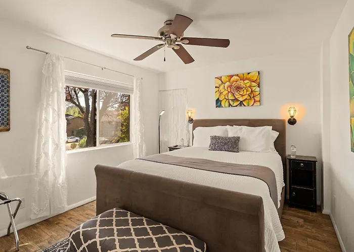 Uptown Haven With Red Rock Views And Pet Friendly Courtyard Holiday home Sedona
