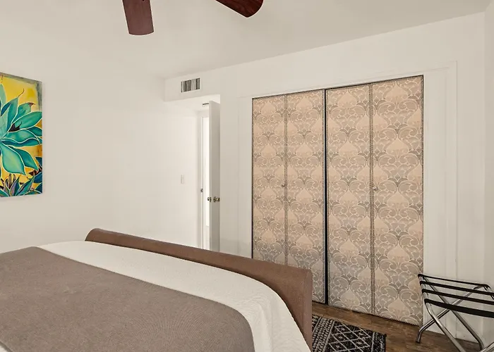 Uptown Haven With Red Rock Views And Pet Friendly Courtyard Holiday home *