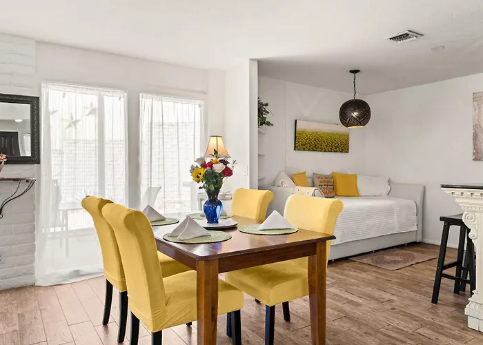 Uptown Haven With Red Rock Views And Pet Friendly Courtyard Holiday home Sedona