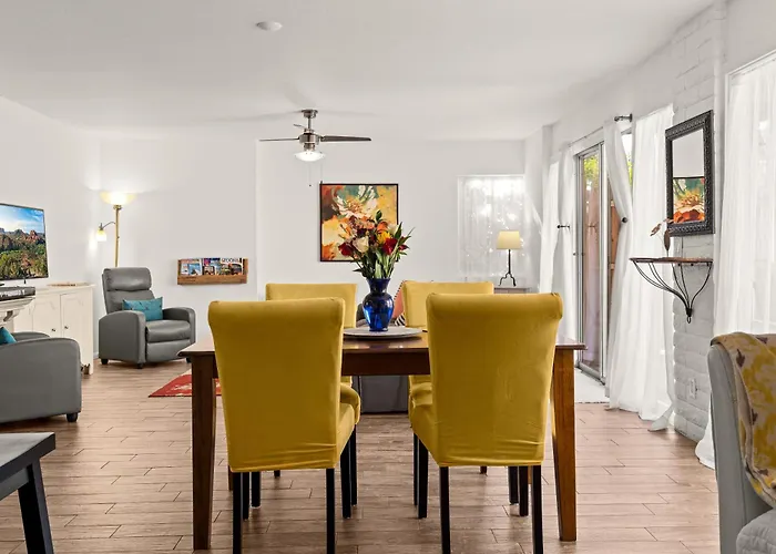 Uptown Haven With Red Rock Views And Pet Friendly Courtyard Holiday home
