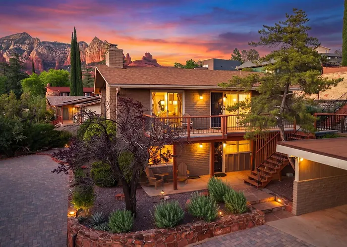 Uptown Haven With Red Rock Views And Pet Friendly Courtyard Holiday home